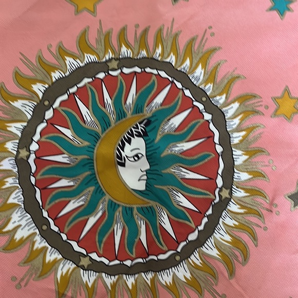 Beautiful Silk Scarf - Picture 4 of 5